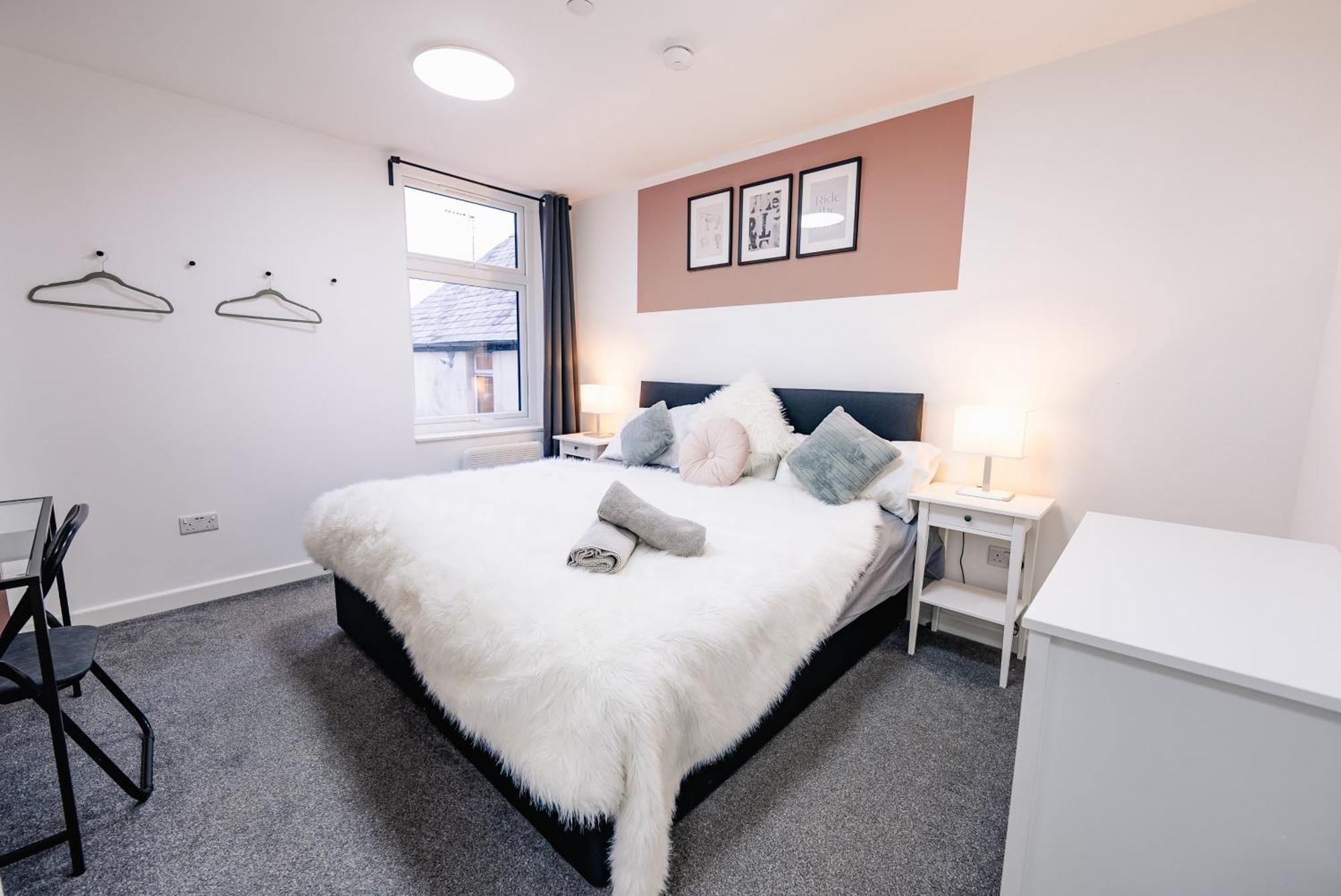 Spacious & Modern - One Bed Flat *