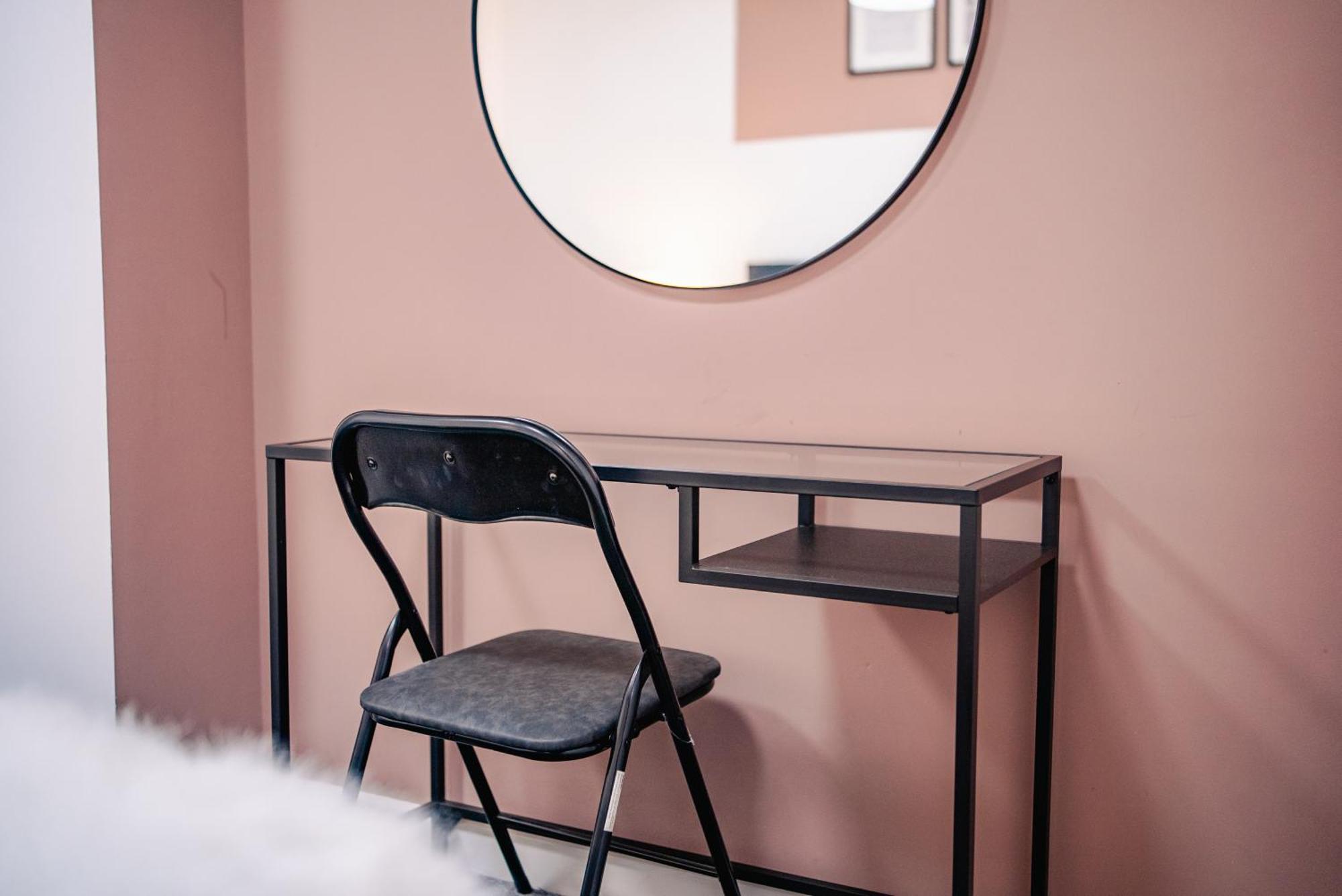 Spacious & Modern - One Bed Flat Apartment Cardiff