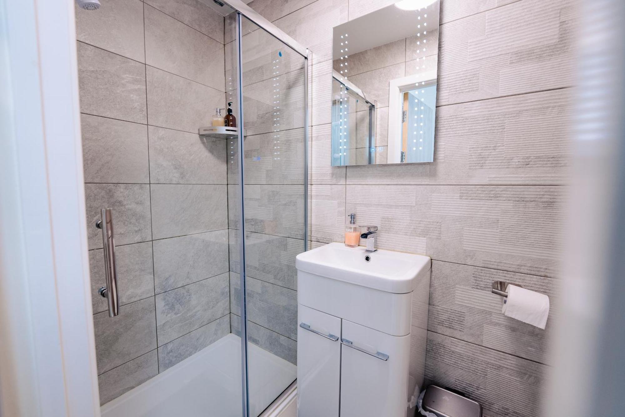Apartment Spacious & Modern - One Bed Flat